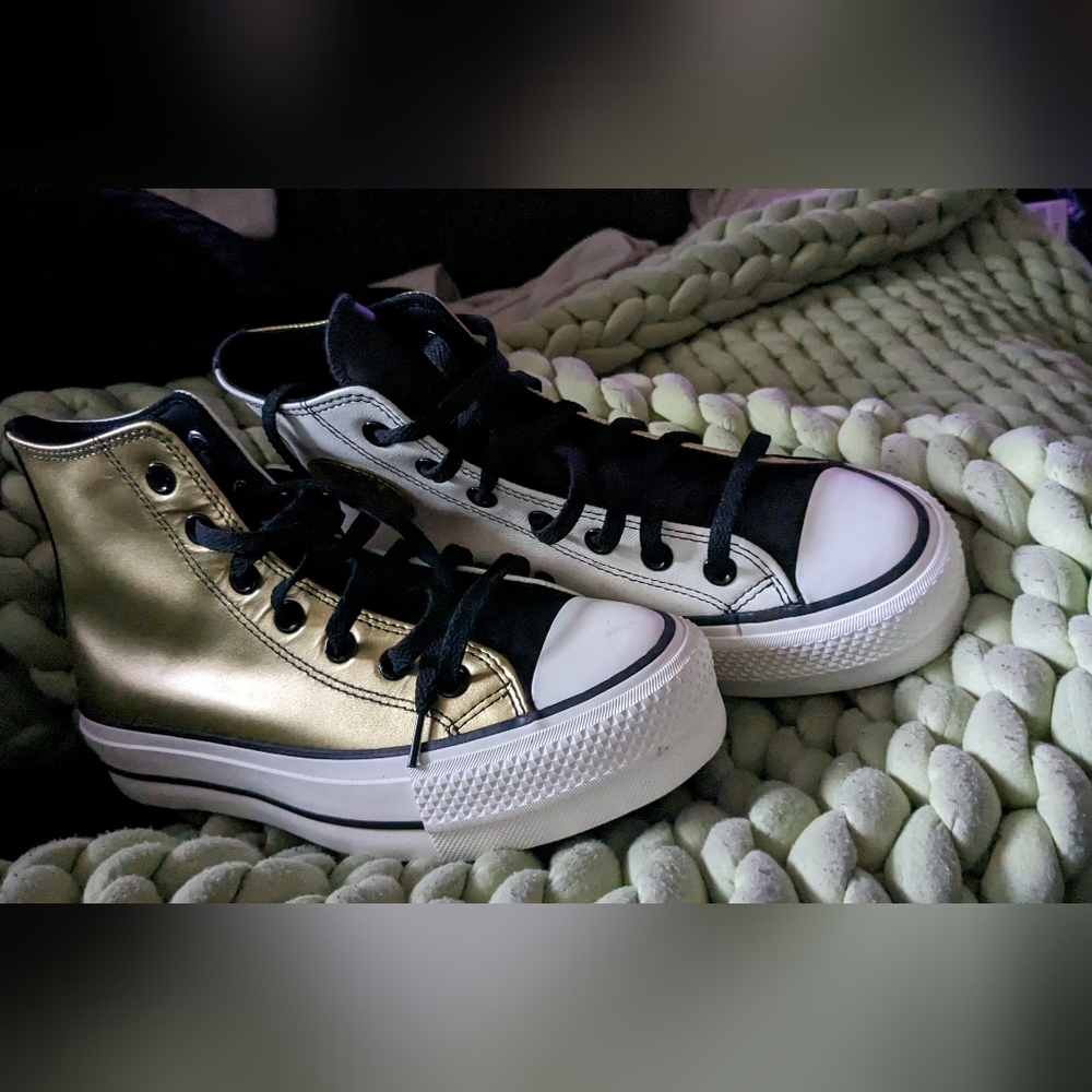 Women's Chuck Taylor All-Star lift platform leather shoe